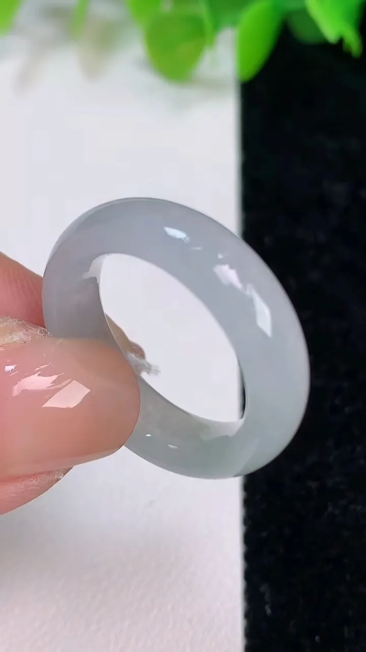 天然A货翡翠冰种戒指指环，尺寸18-6-3.6，重量:4.78g2025年7月12日
工厂直销收藏佳