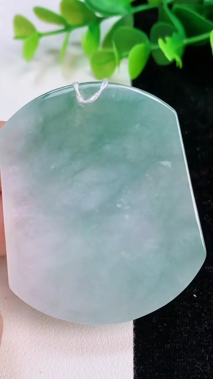 天然A货翡翠生肖鸡吊坠，尺寸55.2-45.6-5.4，重量:31.70g
7月12日