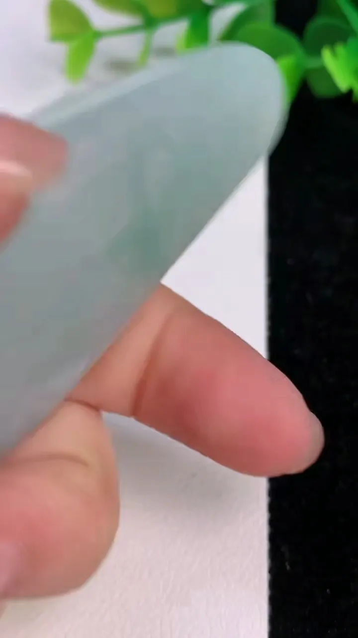 天然A货翡翠普贤菩萨吊坠，尺寸70.8-42-5.5，重量:31.95g
7月12日