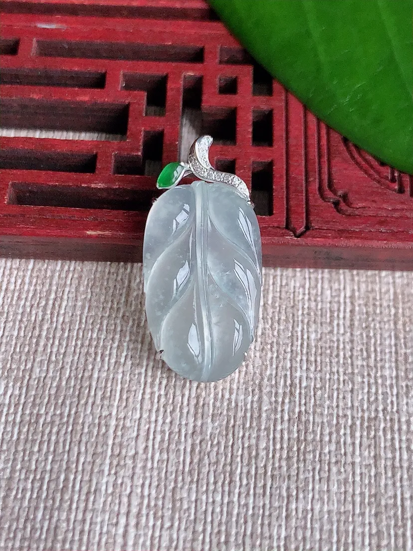 天然A货翡翠18K金伴白月光叶子金枝玉叶吊坠尺寸27.2×21.8×12.8×4.8m量2.94g 