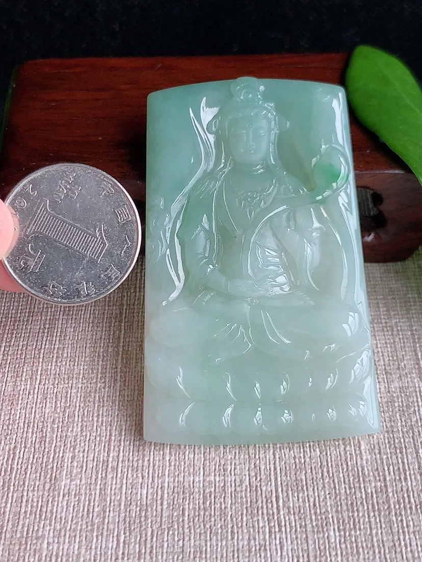 天然A货翡翠冰润飘绿大势至菩萨吊坠尺寸65.5×40×5.3m量37.54g 0711