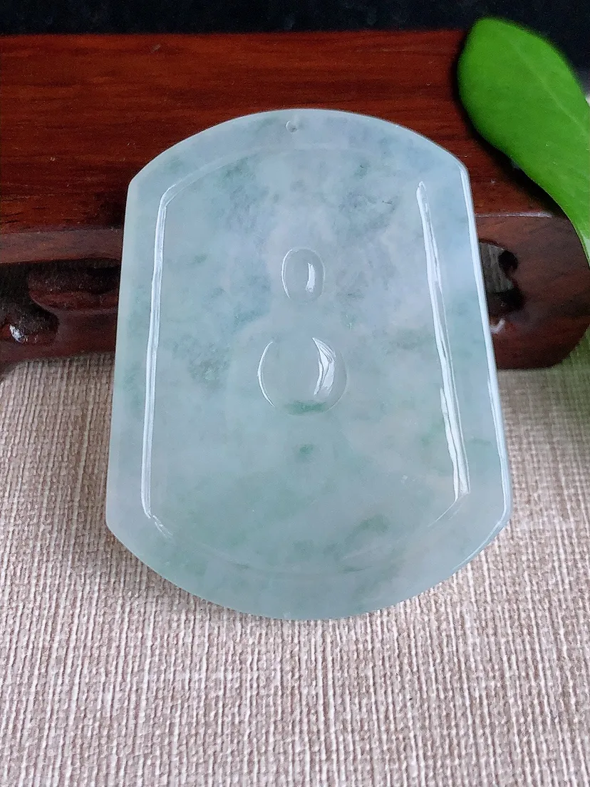 天然A货翡翠飘花千手观音吊坠尺寸53.7×42.2×5.7m量27.44g 0711