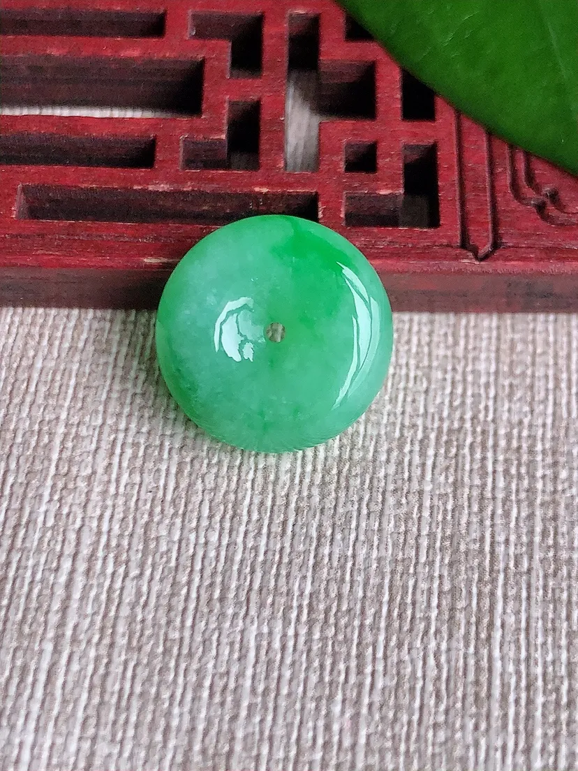 天然A货翡翠飘绿平安扣吊坠尺寸16.2×5.7m量3.42g 0711