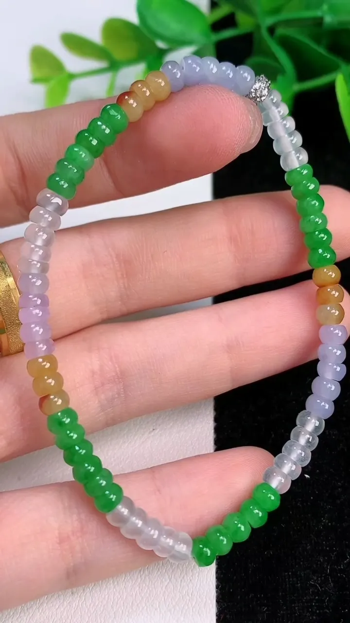 天然A货翡翠三彩算盘珠手串，尺寸4.2-3，重量:7.28g7月12日
工厂直销收藏佳品,种好水足，