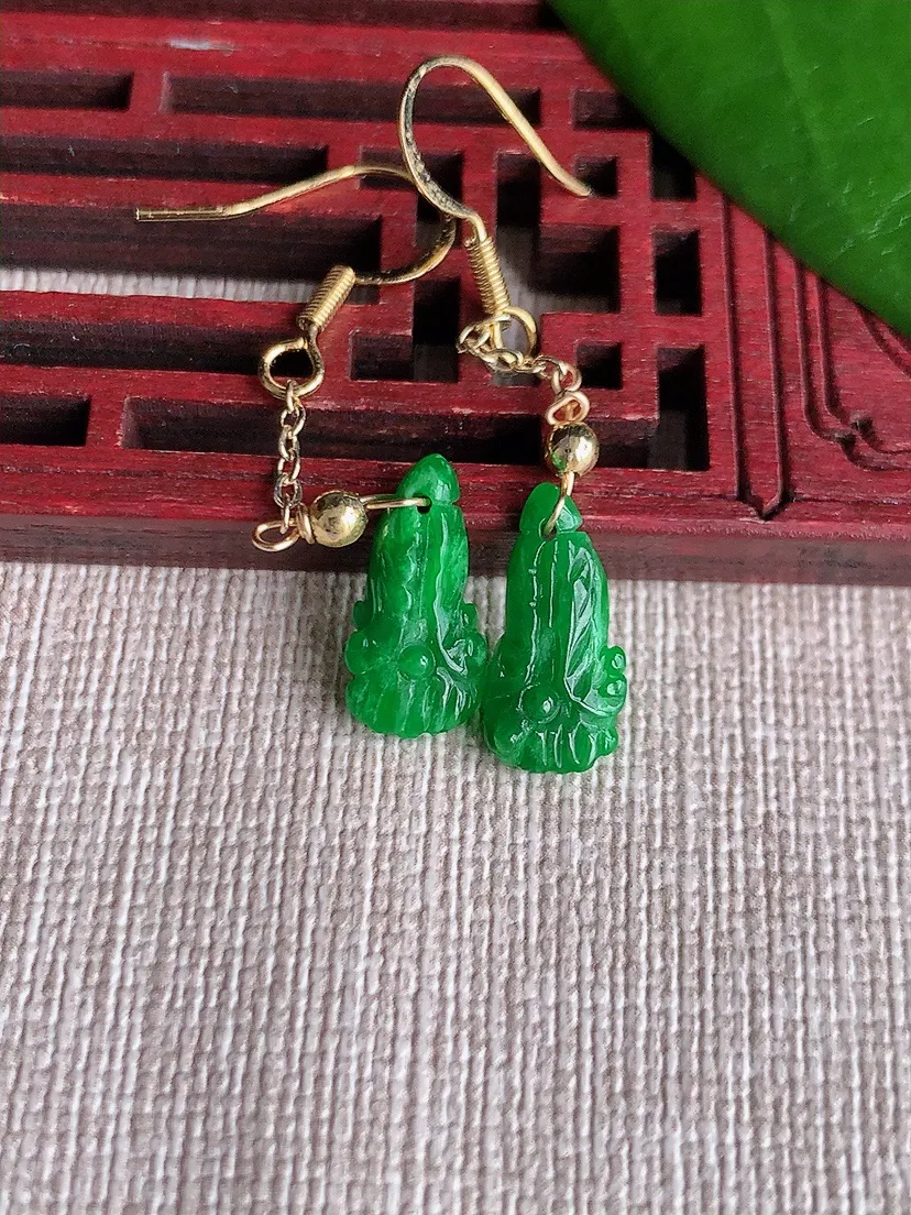 天然A货翡翠14K金镶嵌阳绿白菜耳坠尺寸14.6×6.7×2.4mm 重量1.48g 0711