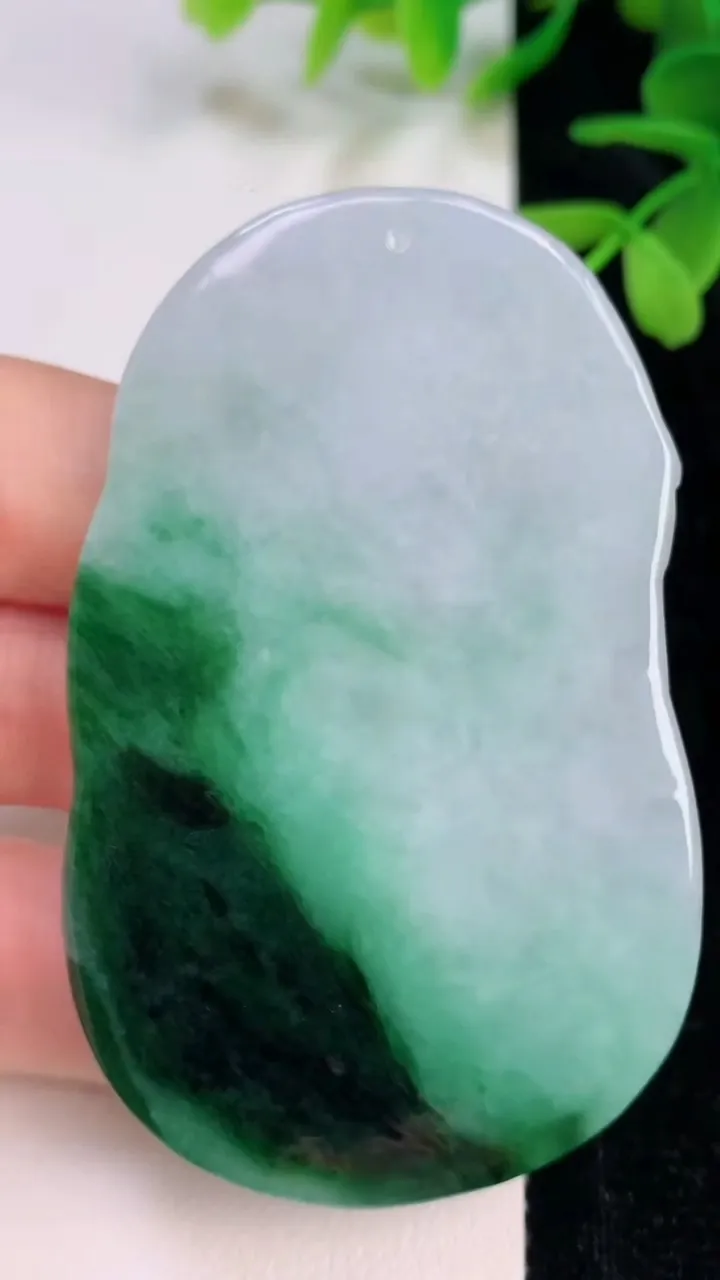 天然A货翡翠普贤菩萨吊坠，尺寸68.5-43.2-5.7，重量:40.15g
7月12日
