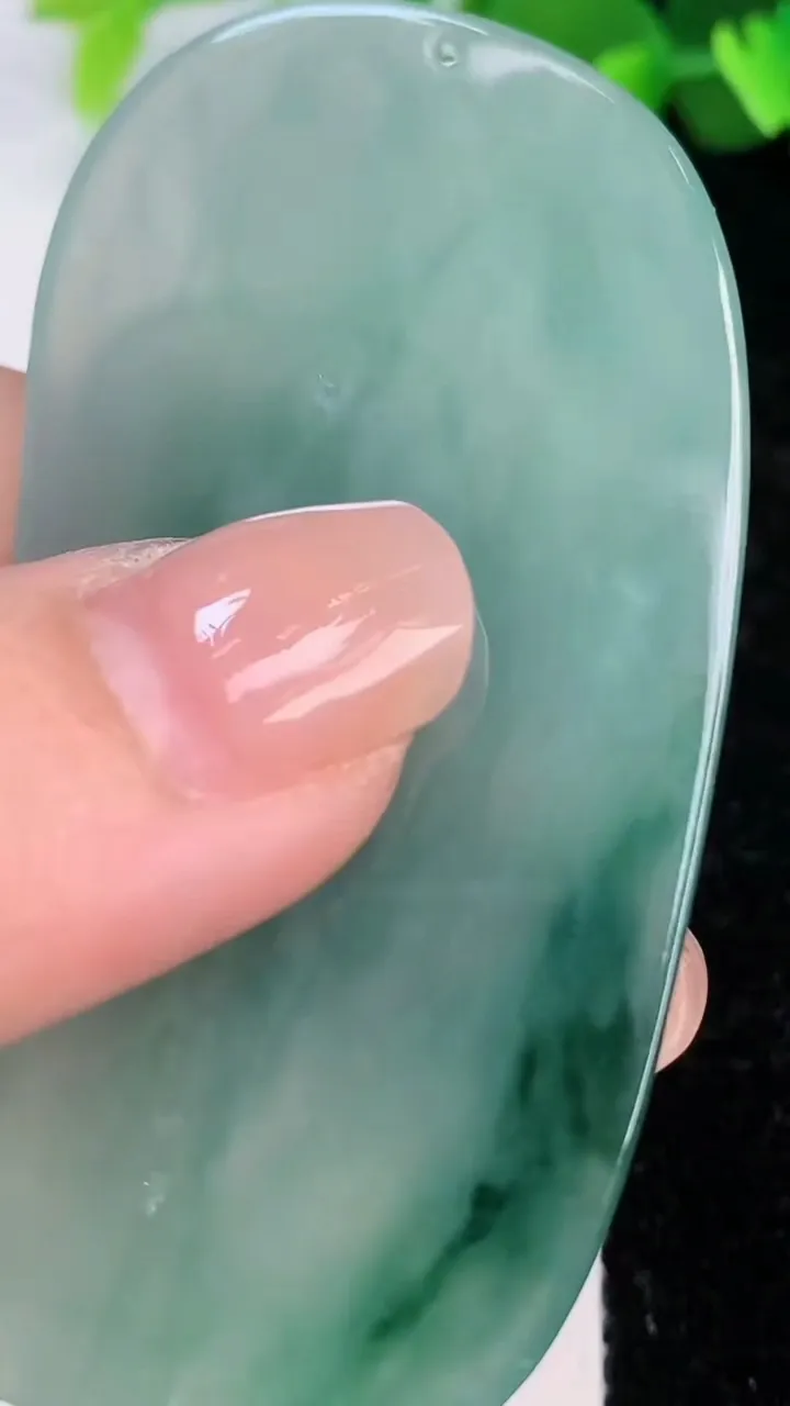 天然A货翡翠观音菩萨吊坠，尺寸63.6-34.6-6，重量:30.39g
7月12日