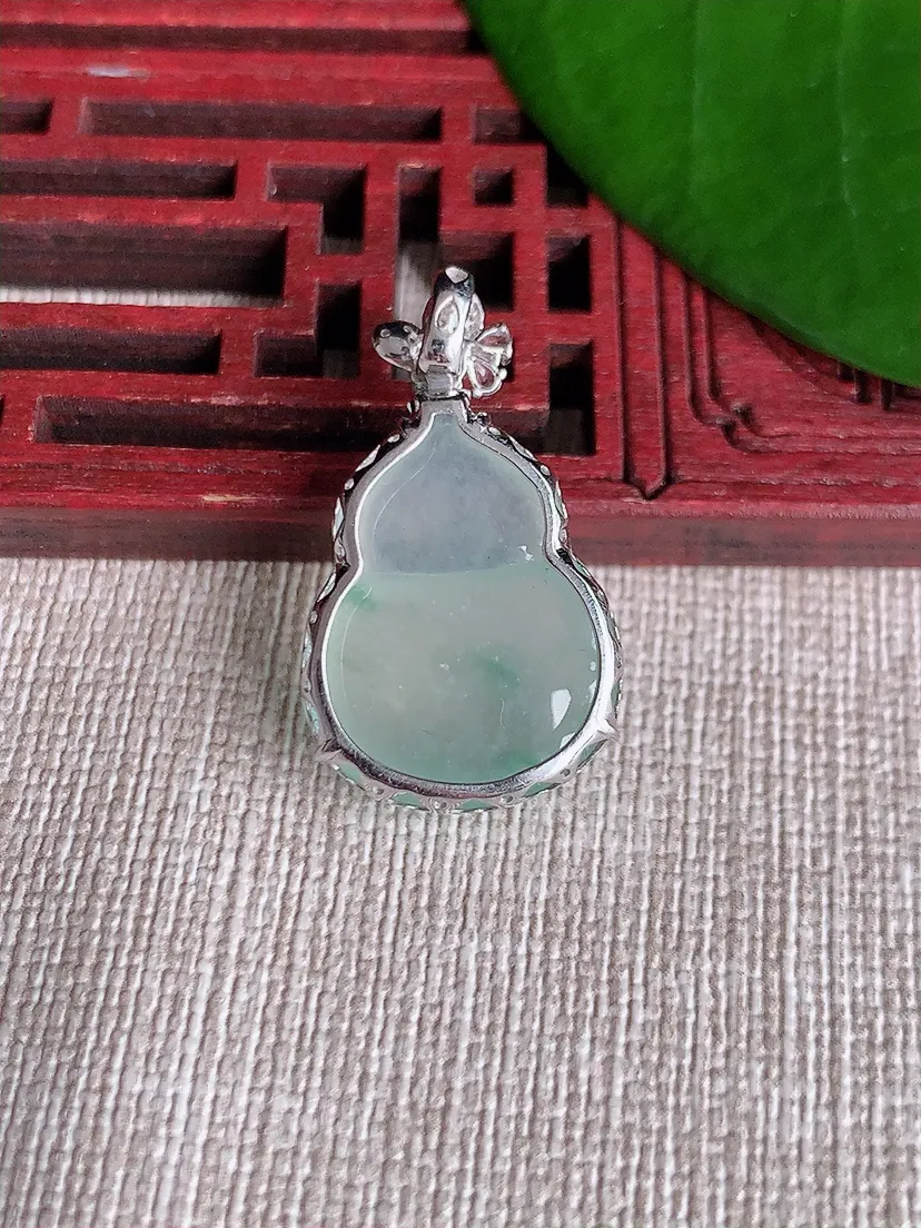 天然A货翡翠18K金伴飘花葫芦吊坠尺寸27.7×21.2×16.4×7.3m量4.80g 0711
