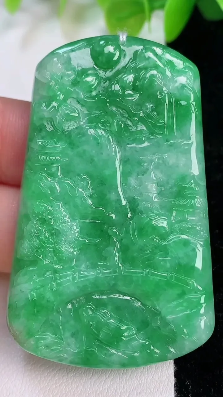 天然A货翡翠山水牌吊坠，尺寸55-34-7，重量:32.38g
7月12日