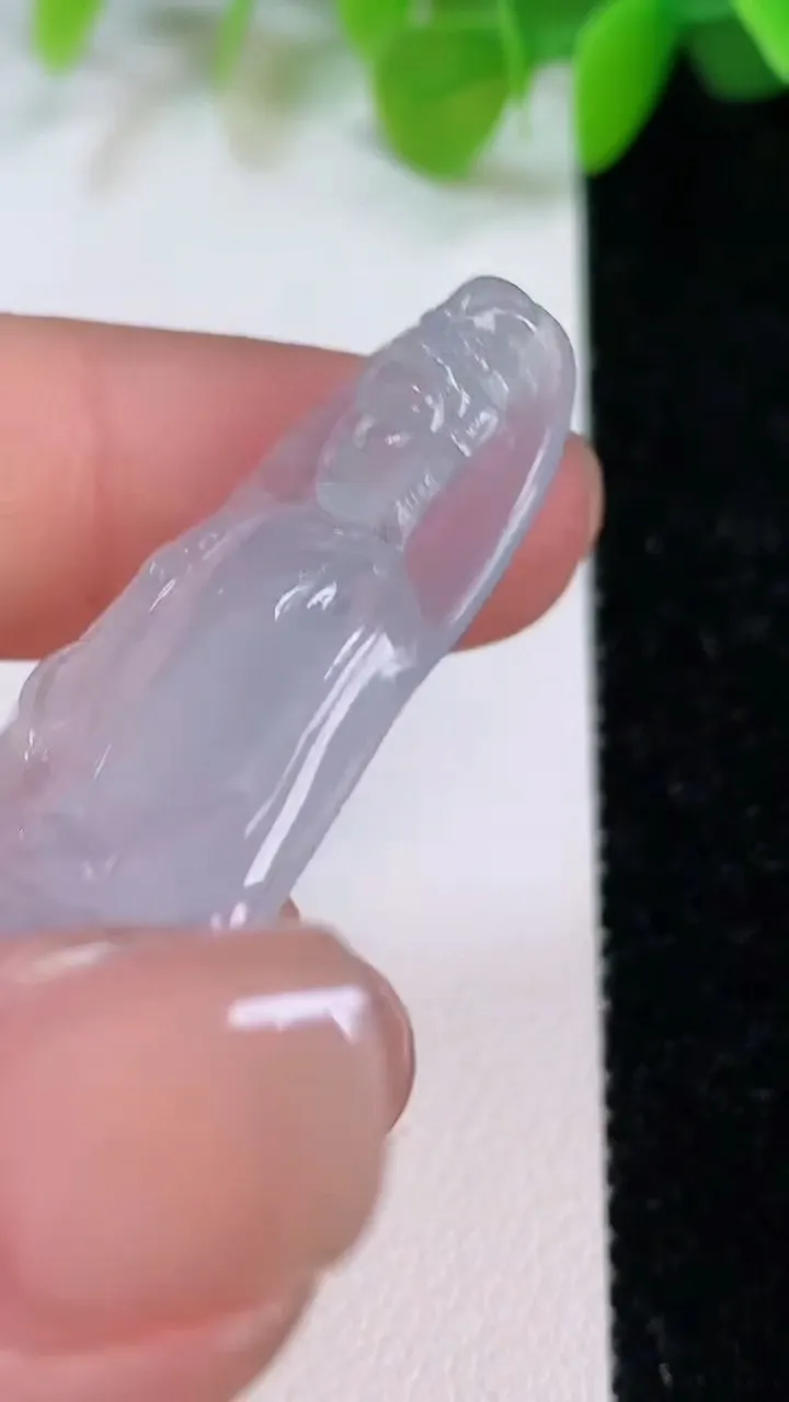 天然A货翡翠观音菩萨吊坠，尺寸40-22-4.4，重量:6.45g
7月12日