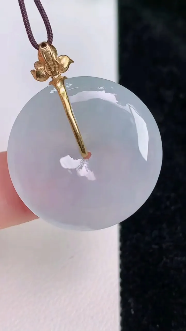 天然A货翡翠种平安扣吊坠，尺寸25.4-4.6，重量:6.60g
7月12日