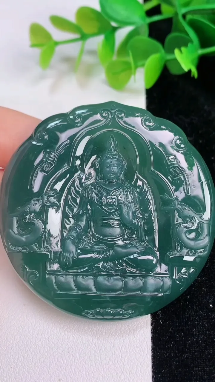 天然A货翡翠蓝水观音菩萨吊坠，尺寸50.2-7，重量:51.46g
7月12日
