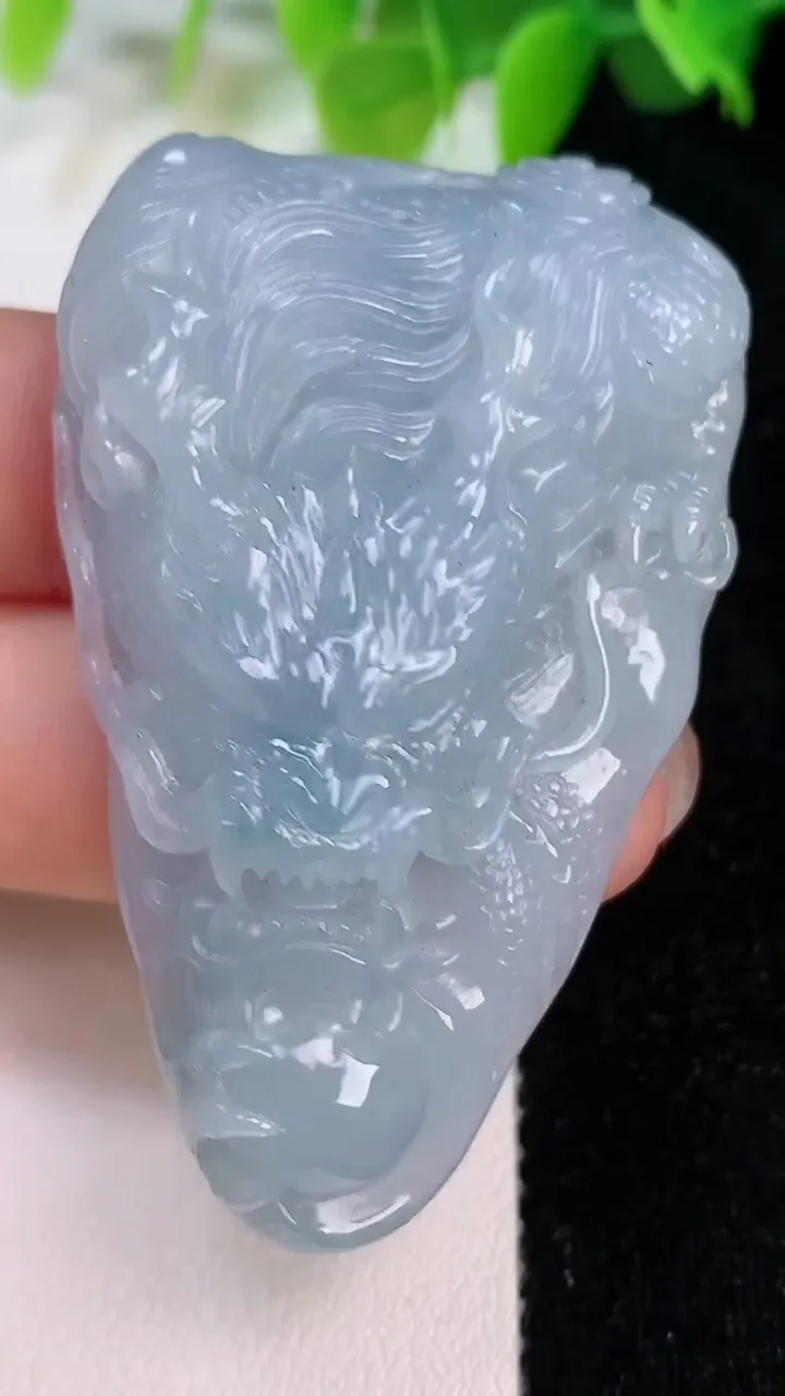 天然A货翡翠紫罗兰龙牌吊坠，尺寸55.2-36.3-11.7，重量:35.77g
7月12日