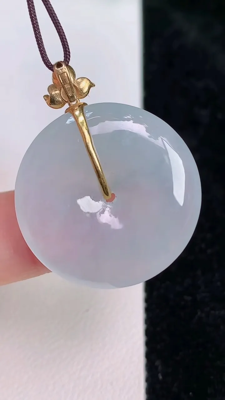 天然A货翡翠种平安扣吊坠，尺寸25.4-4.6，重量:6.60g
7月12日