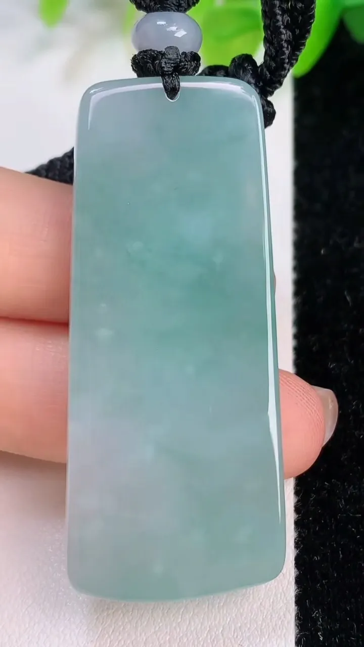 天然A货翡翠梅花鹿吊坠，尺寸53.2-22.8-7.2，重量:26.90g
7月12日