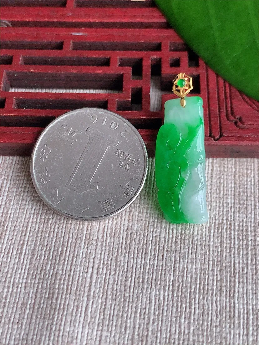 天然A货翡翠18K金扣头飘阳绿竹节节节高升吊坠尺寸32×26×10.4×4.4m量2.78g 0711