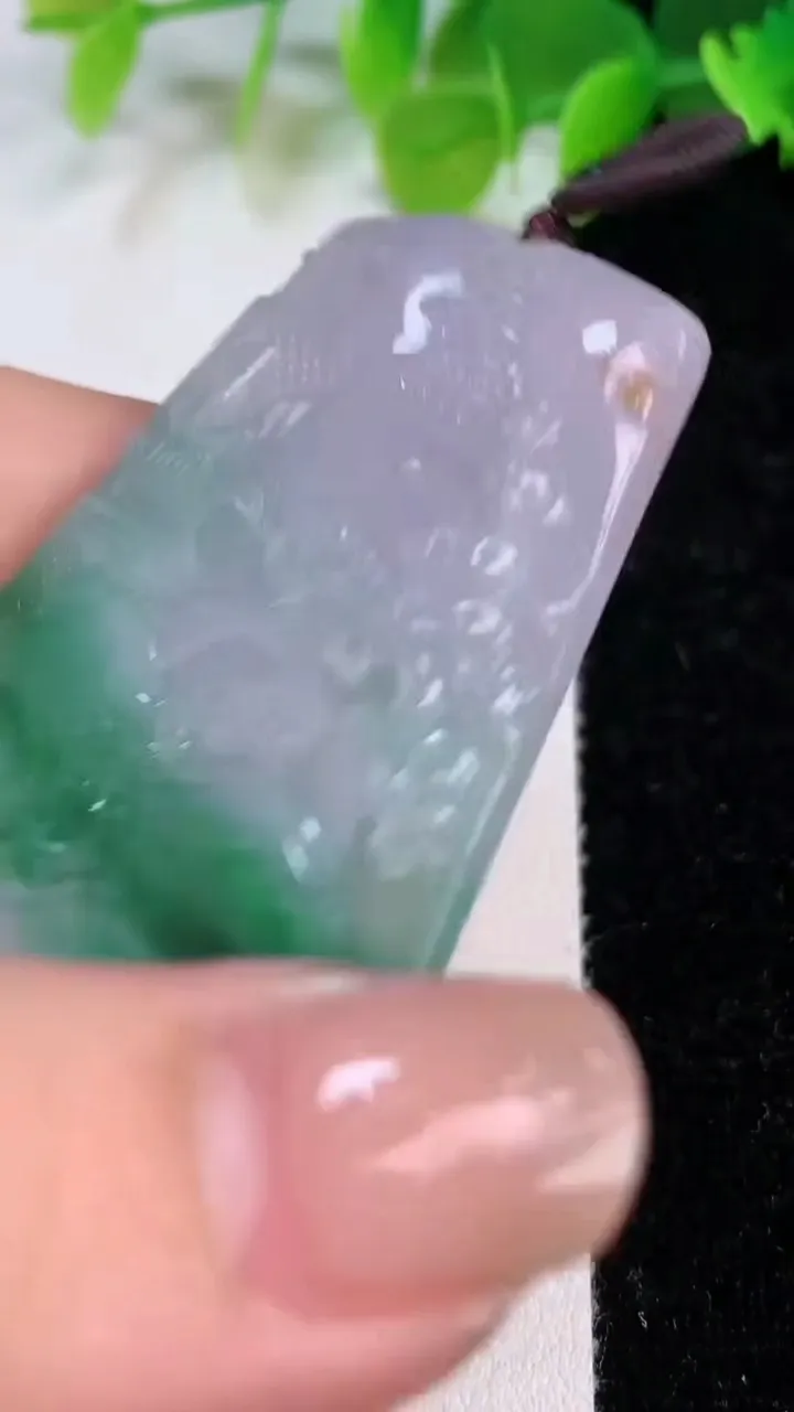 天然A货翡翠山水牌吊坠，尺寸61.2-37.7-5，重量:26.50g
7月12日