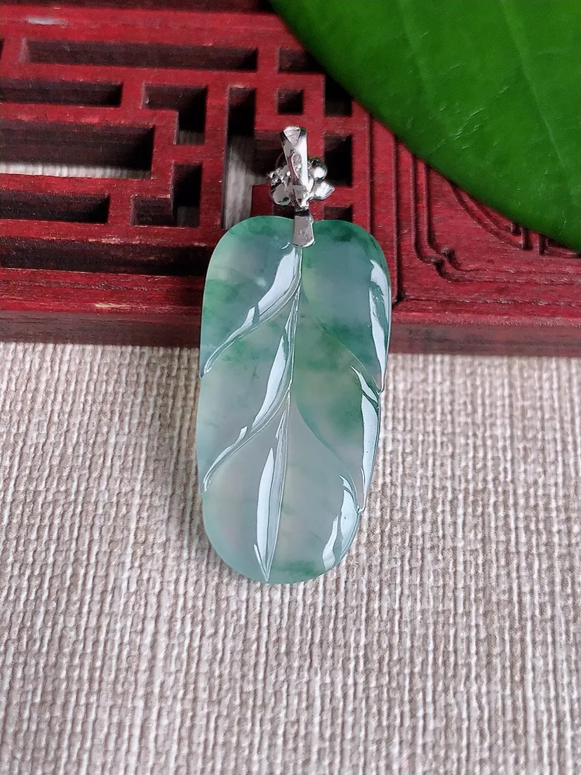 天然A货翡翠18K飘花叶子金枝玉叶吊坠尺寸36.6×29×14.8×4.2m量4.45g 0711