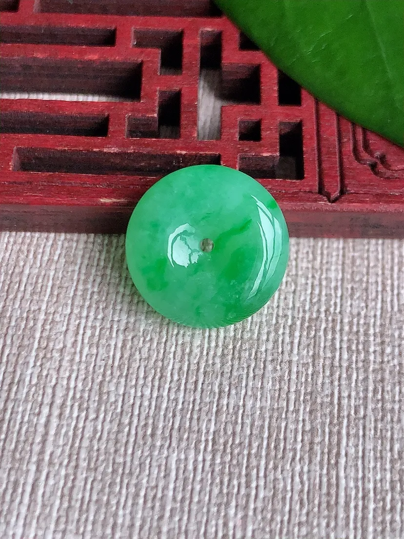 天然A货翡翠飘绿平安扣吊坠尺寸16.2×5.7m量3.42g 0711