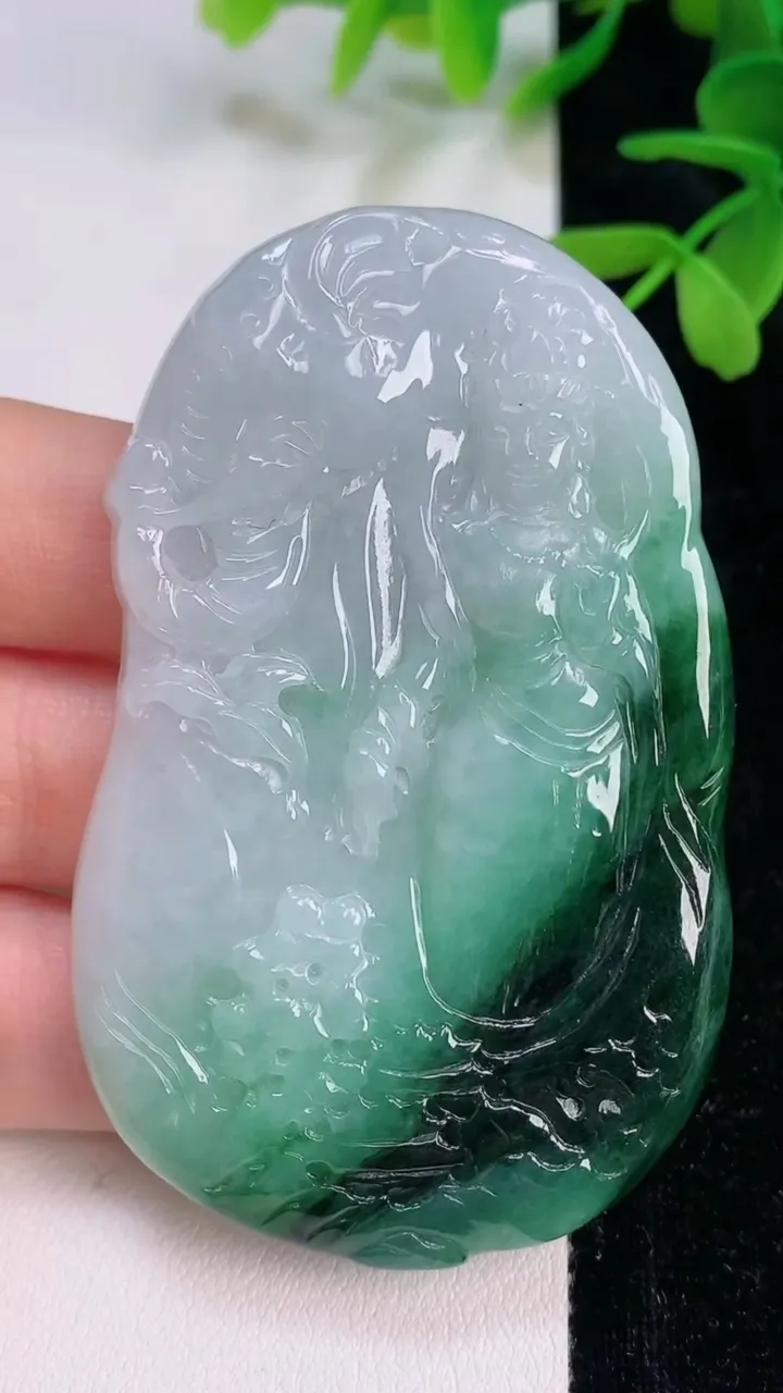 天然A货翡翠普贤菩萨吊坠，尺寸68.5-43.2-5.7，重量:40.15g
7月12日