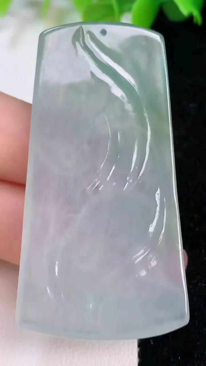 天然A货翡翠普贤菩萨吊坠，尺寸57.5-30.3-5.4，重量:20.76g
7月12日