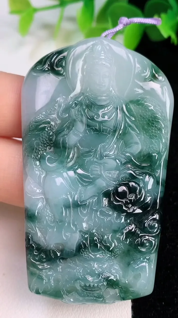 天然A货翡翠飘花御龙观音菩萨吊坠，尺寸63-36-5，重量:25.19g
7月12日