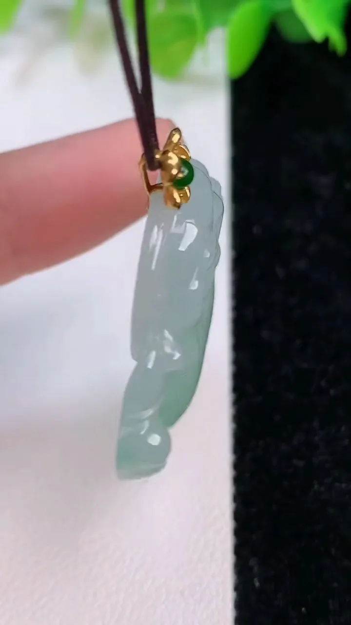 天然A货翡翠佛公吊坠，尺寸32-35.5-5.8，重量:10.28g
7月12日