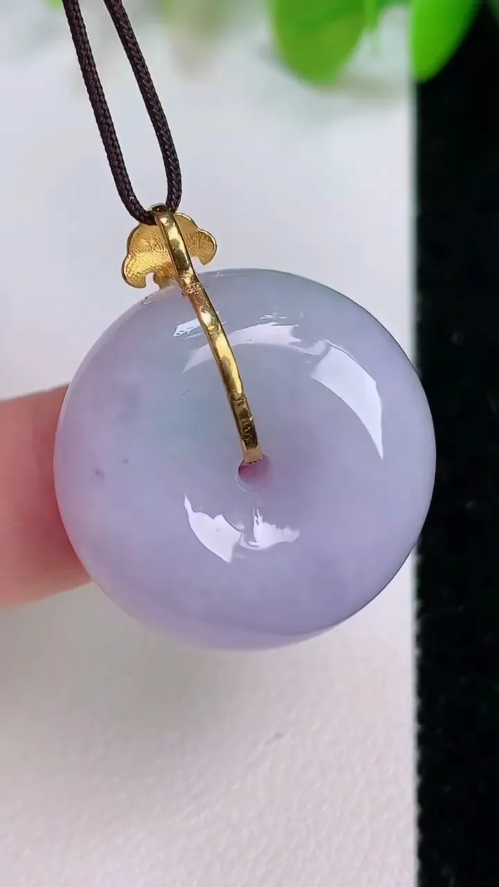 天然A货翡翠18k金春带彩紫罗兰平安扣吊坠，尺寸23-11，重量:13.08g
7月12日