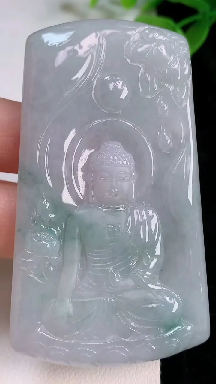 天然A货翡翠大日如来吊坠，尺寸71-41.3-5.6，重量:38.88g
7月12日