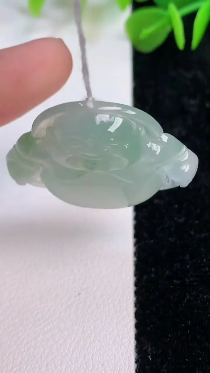 天然A货翡翠佛公吊坠，尺寸29.4-32.8-6.2，重量:9.30g
7月12日