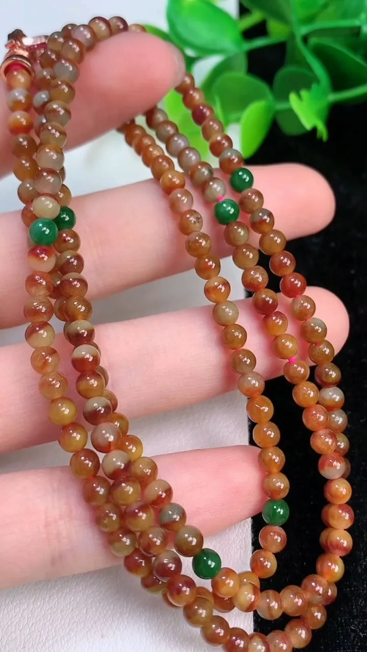 天然A货翡翠双彩小米珠项链，尺寸3.8，重量:19.83g
7月12日