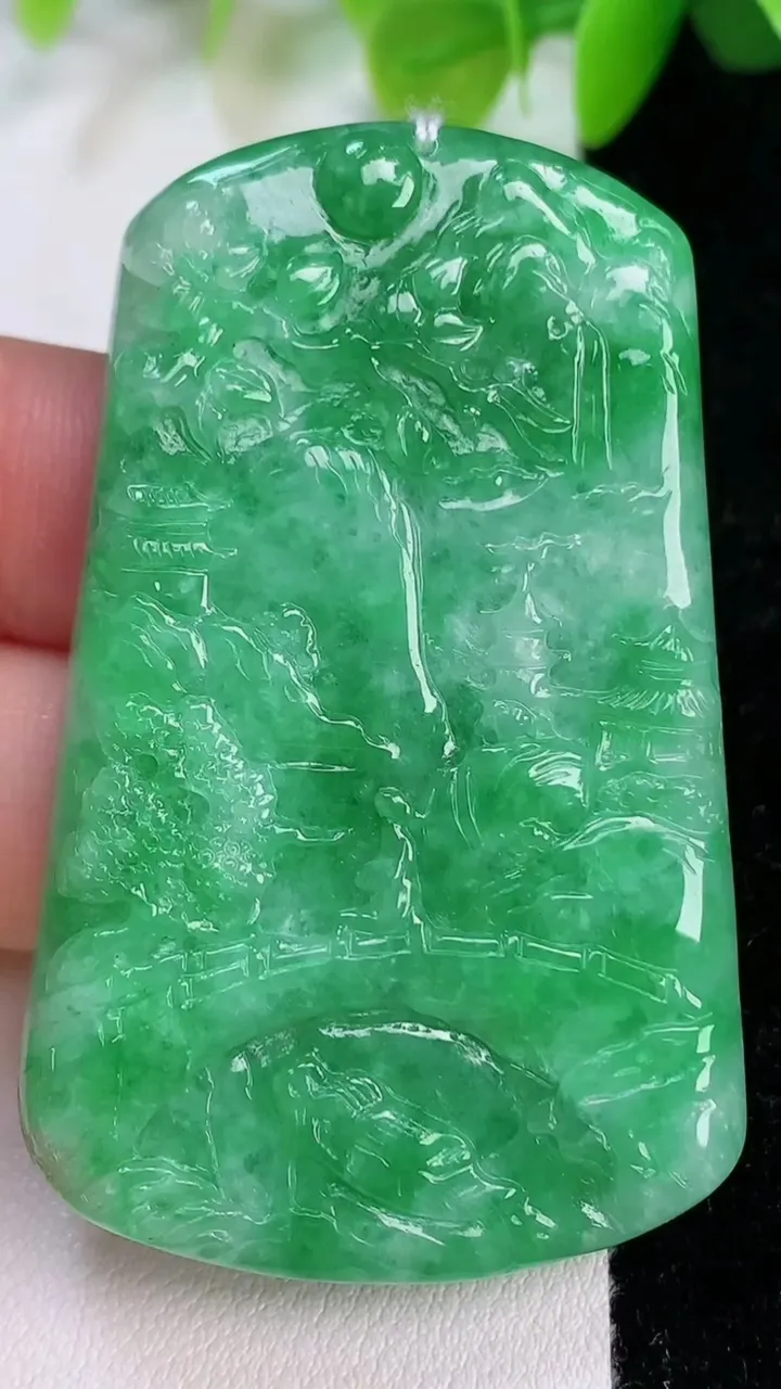 天然A货翡翠山水牌吊坠，尺寸55-34-7，重量:32.38g
7月12日
