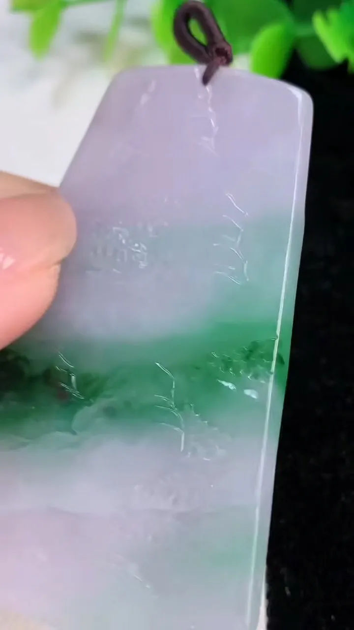 天然A货翡翠山水牌吊坠，尺寸61.2-37.7-5，重量:26.50g
7月12日