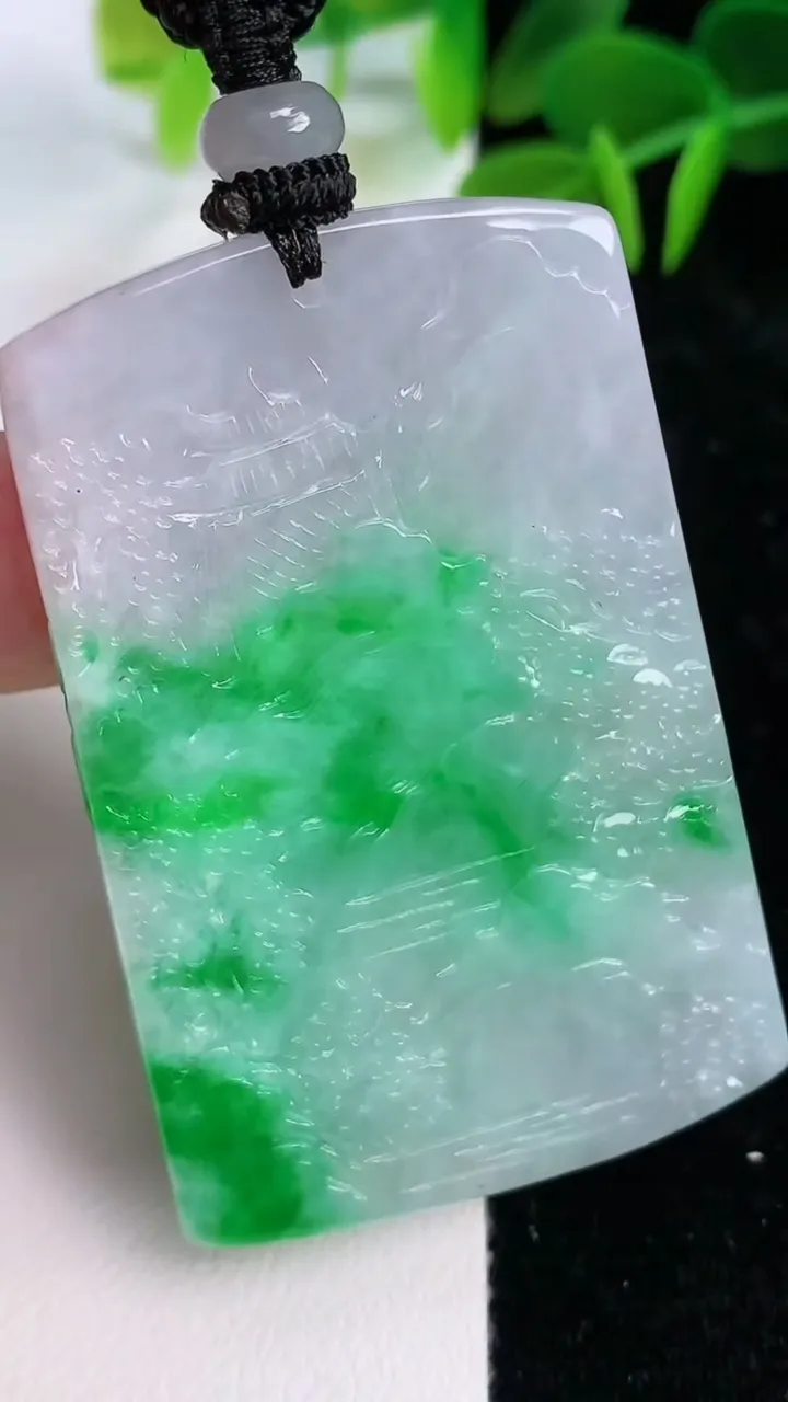 天然A货翡翠山水牌吊坠，尺寸54-35-6，重量:31.41g
7月12日