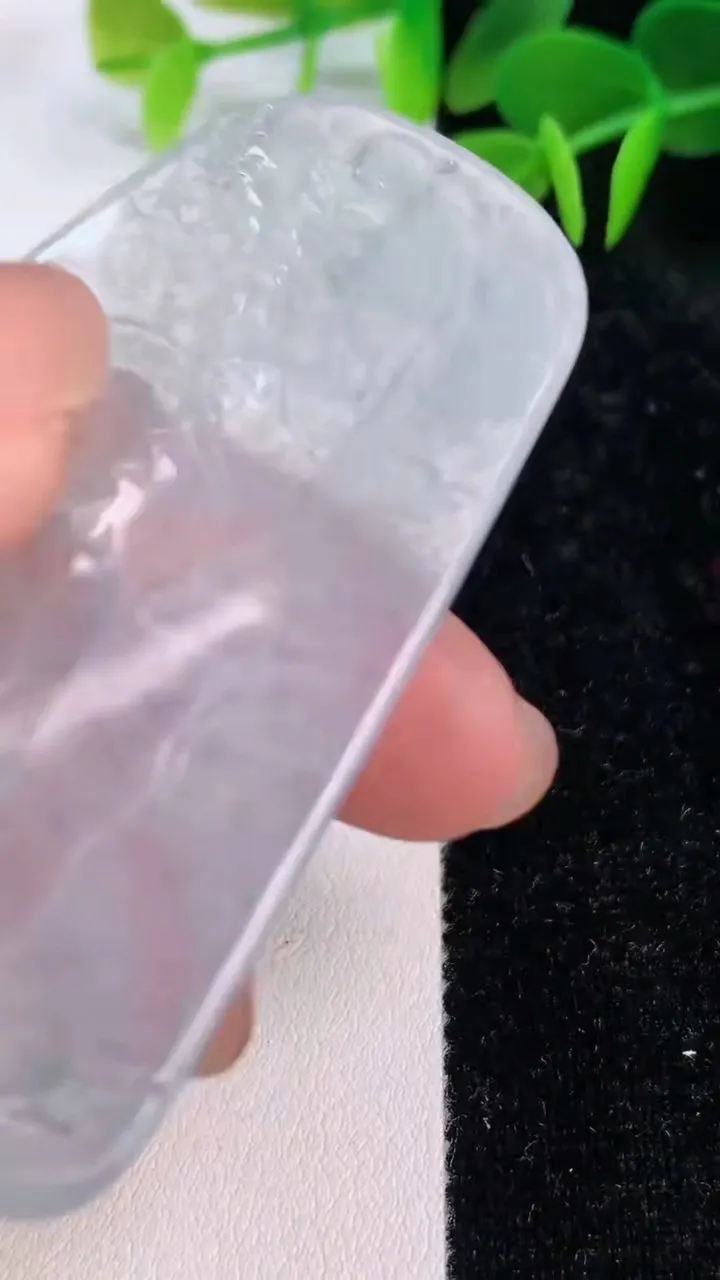 天然A货翡翠冰种飘花山水大日如来吊坠，尺寸62.7-38-4.5，重量:24.36g
7月12日