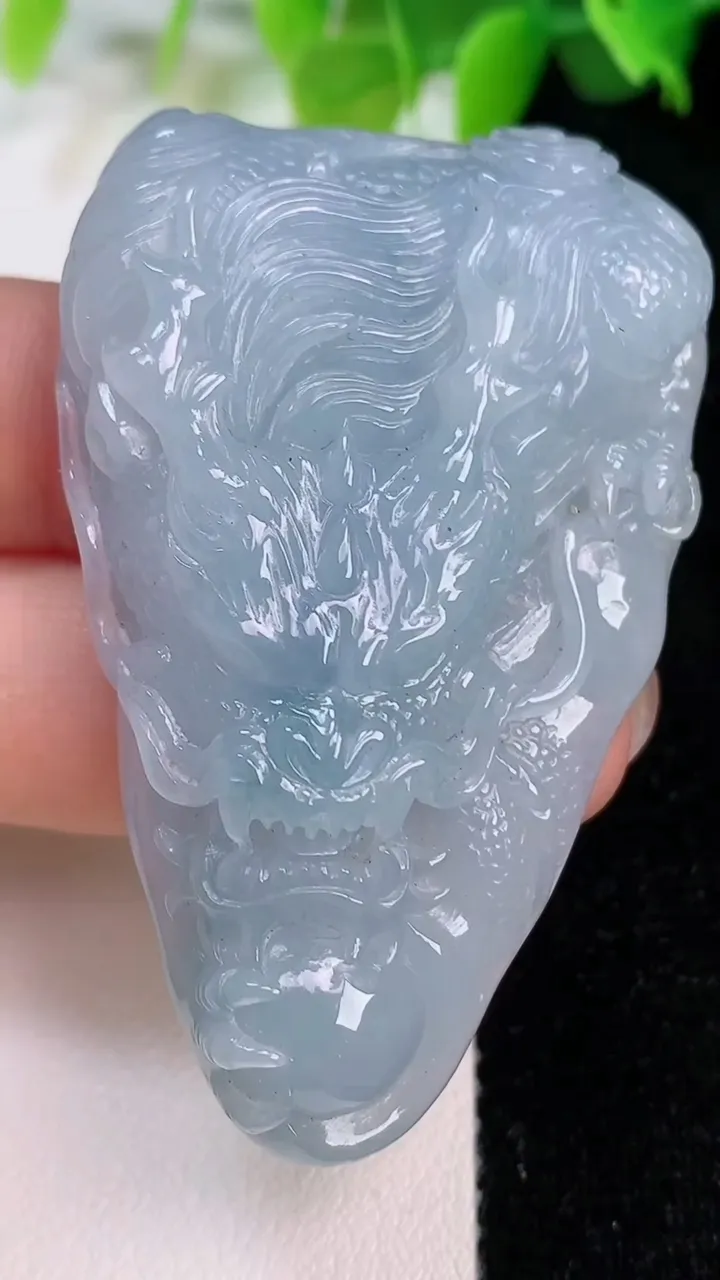 天然A货翡翠紫罗兰龙牌吊坠，尺寸55.2-36.3-11.7，重量:35.77g
7月12日