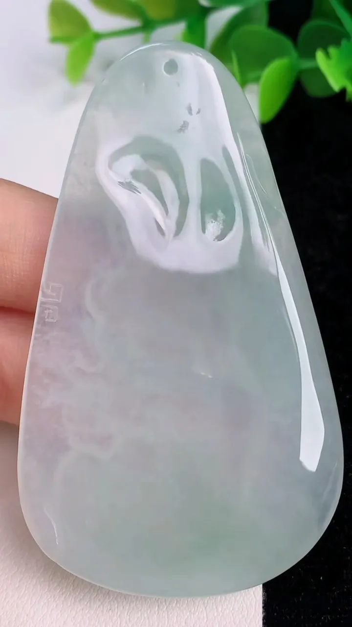天然A货翡翠普贤菩萨吊坠，尺寸70.8-42-5.5，重量:31.95g
7月12日