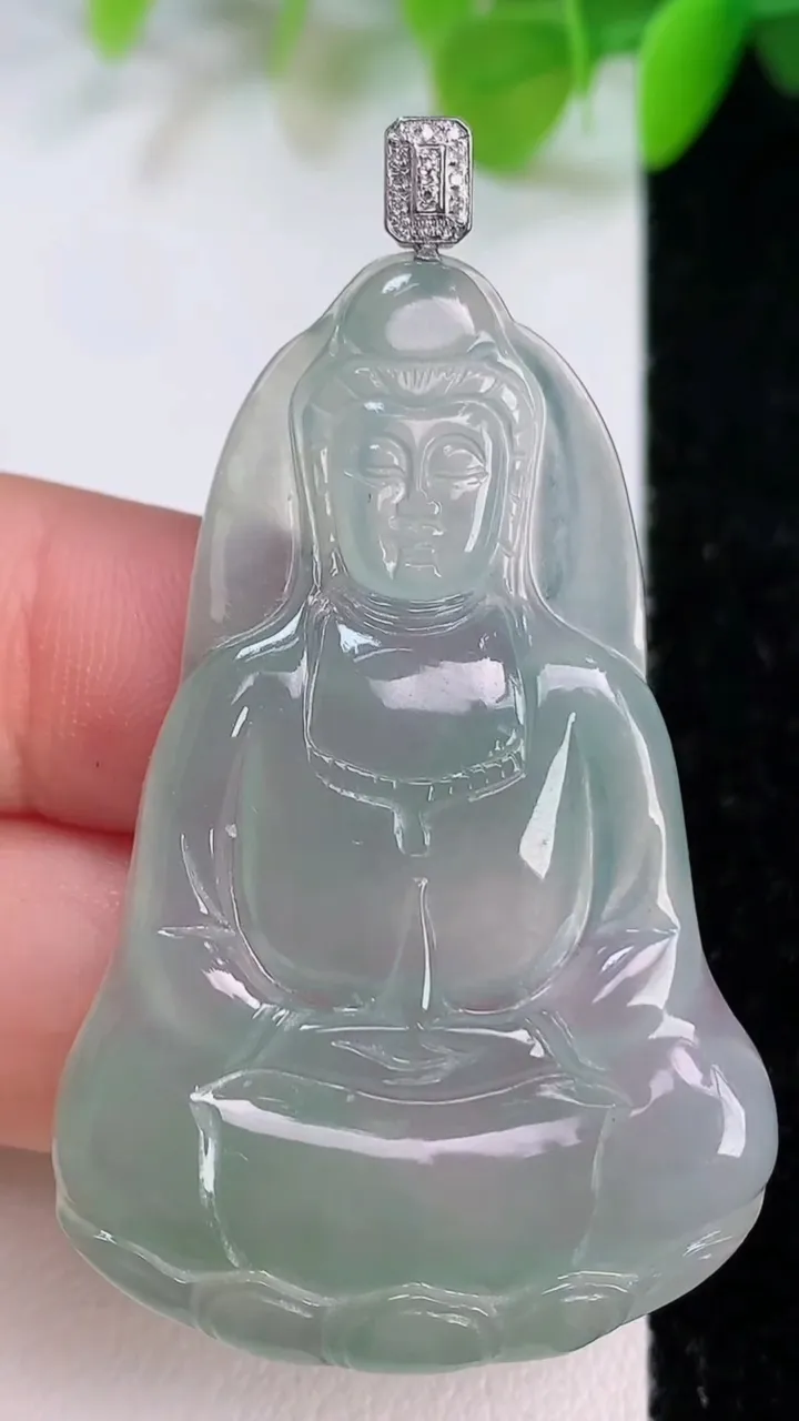 天然A货翡翠观音菩萨吊坠，尺寸46.6-30.6-4，重量:10.22g
7月12日