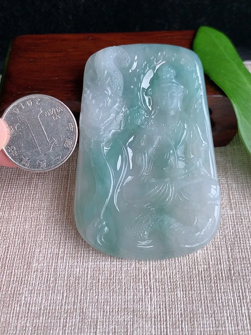 天然A货翡翠冰润飘花大势至菩萨吊坠尺寸71.5×45.3×6m量46.00g 0711