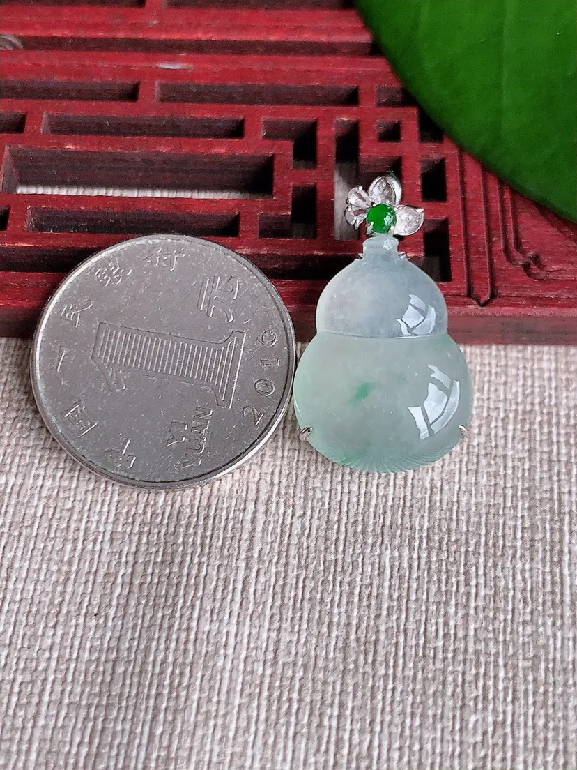 天然A货翡翠18K金伴飘花葫芦吊坠尺寸27.7×21.2×16.4×7.3m量4.80g 0711