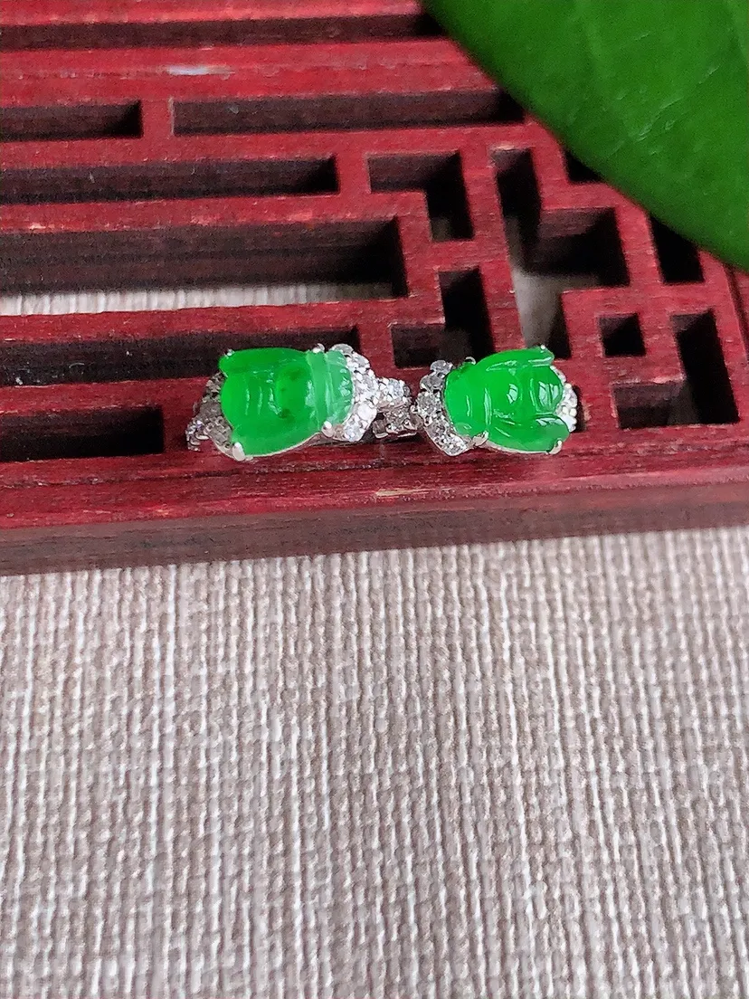 天然A货翡翠18K金伴钻镶嵌满绿一鸣惊人耳坠 尺寸6×5mm 重量2.06g 0710