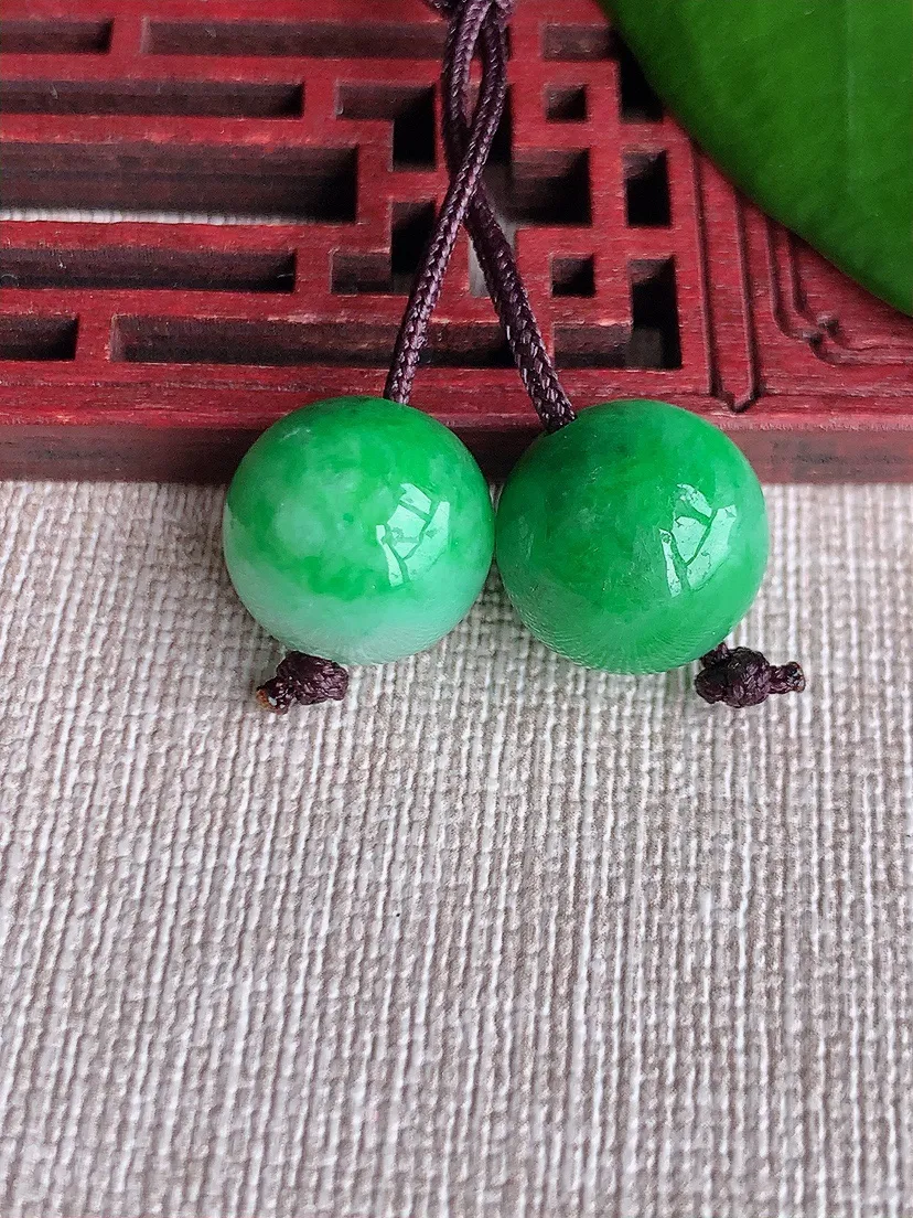 天然A货翡翠冰润飘绿圆珠转运珠吊坠一对尺寸13.6m量9.25g 0712