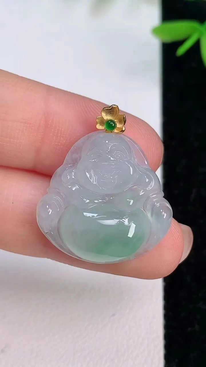天然A货翡翠佛公吊坠，尺寸21.8-22.8-5.9，重量:4.53g
7月13日
