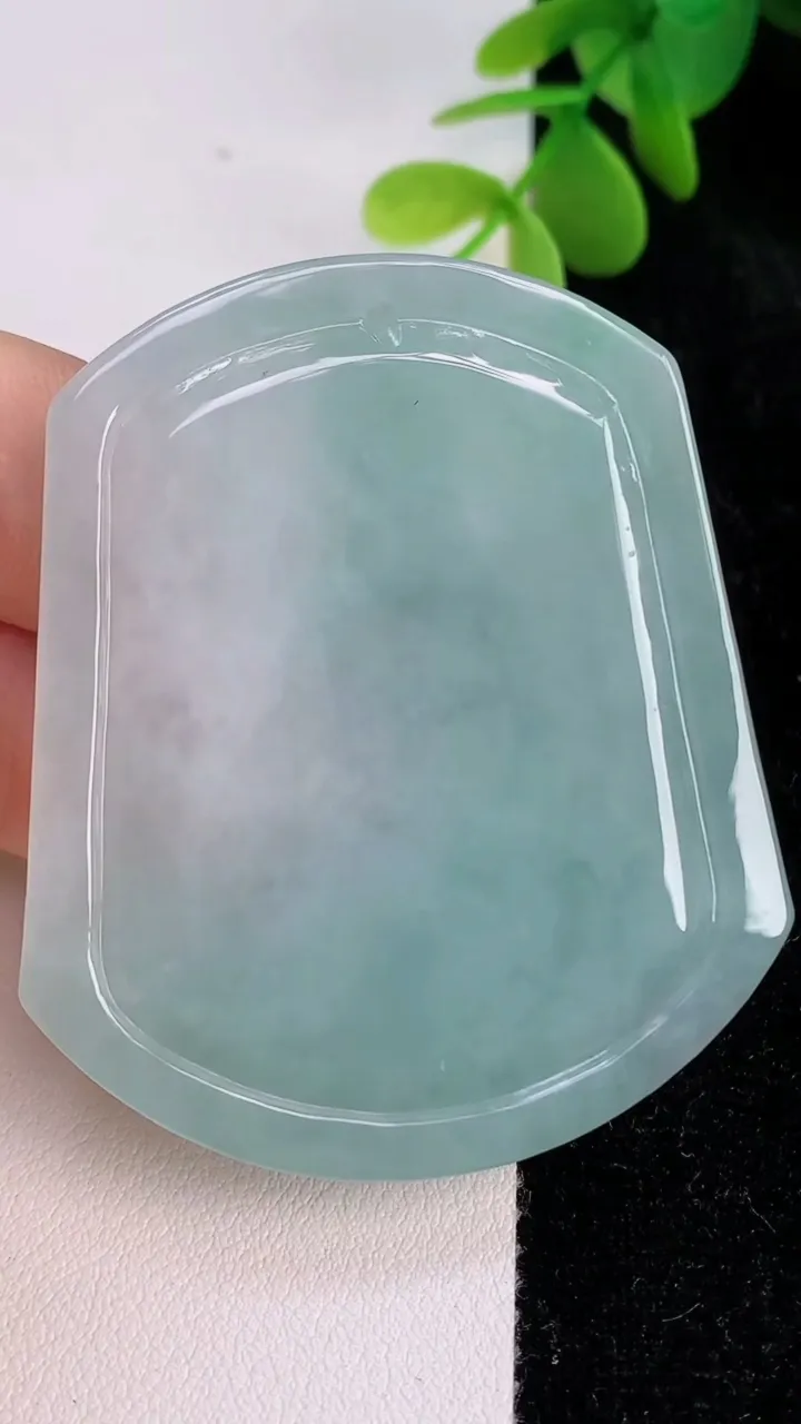 天然A货翡翠大势至观音菩萨吊坠，尺寸55.8-47.6-6.5，重:32.46g
7月13日