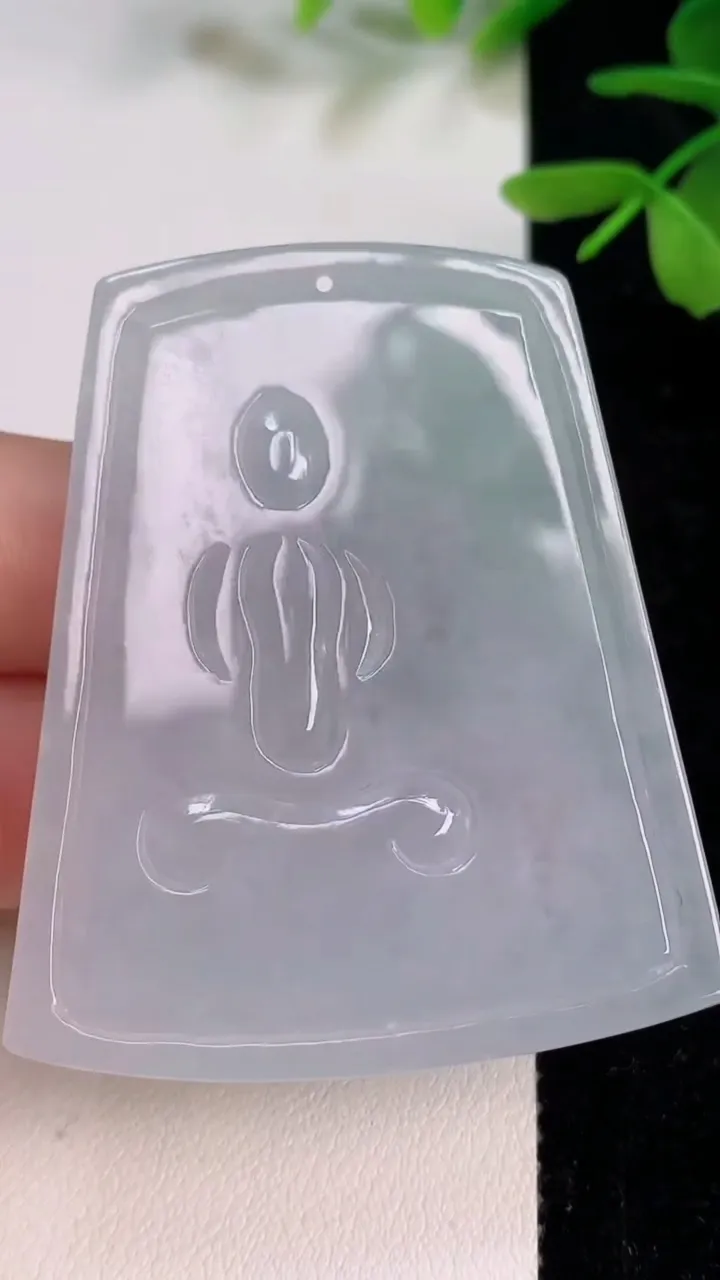 天然A货翡翠飘花观音菩萨吊坠，尺寸53.6-45-5.3，重量:27.11g
7月13日