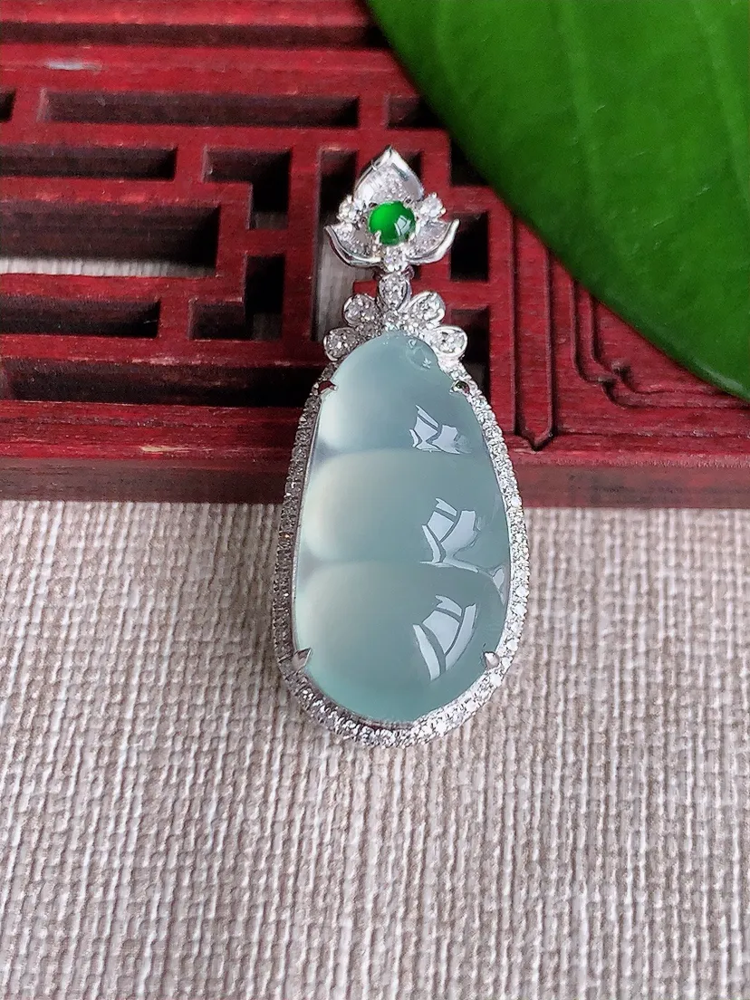 天然A货翡翠18K金伴晴水四季豆福豆平安豆吊坠尺寸35×14.4×10.3裸石21.6×12m量4.