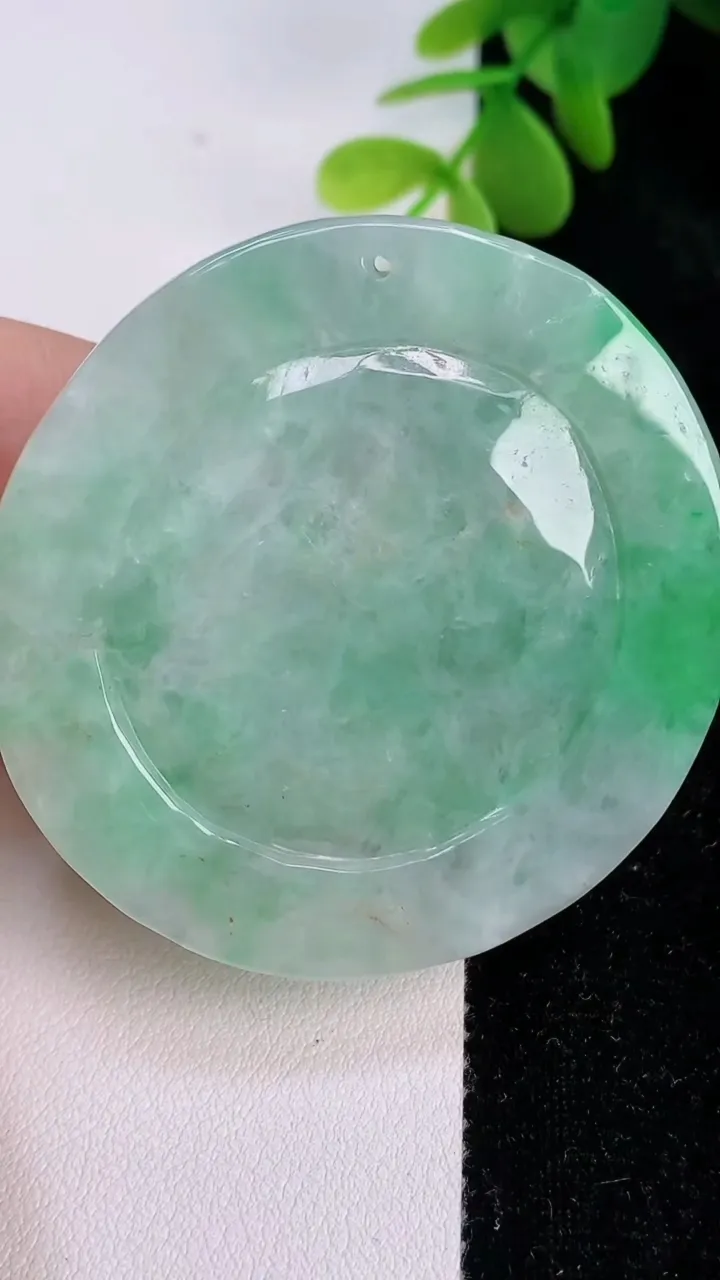 天然A货翡翠年年有余吊坠，尺寸50.8-15，重:62.69g
7月13日