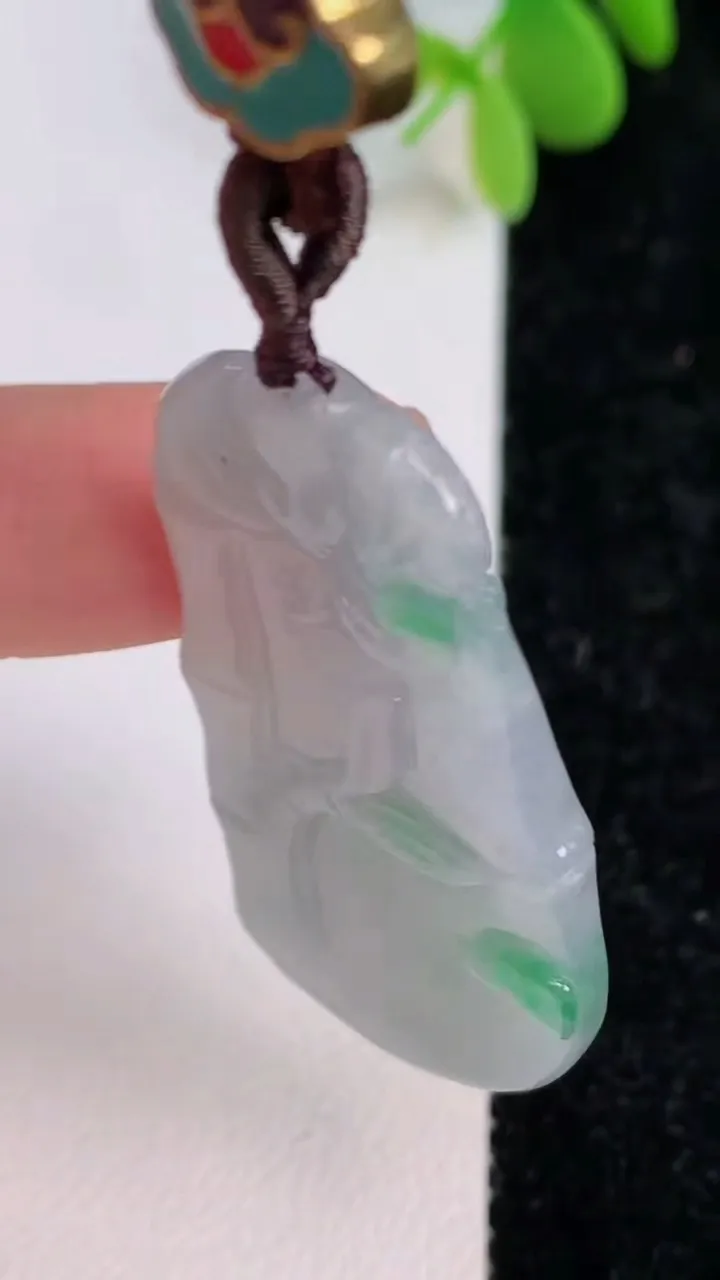 天然A货翡翠节节高升 竹节吊坠，尺寸44.3-23.5-5.2，重:10.05g
7月13日