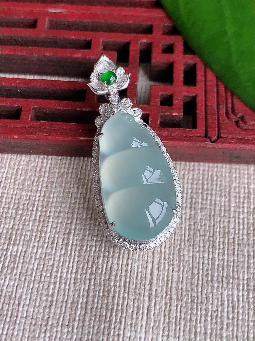 天然A货翡翠18K金伴晴水四季豆福豆平安豆吊坠尺寸35×14.4×10.3裸石21.6×12m量4.97g 0712