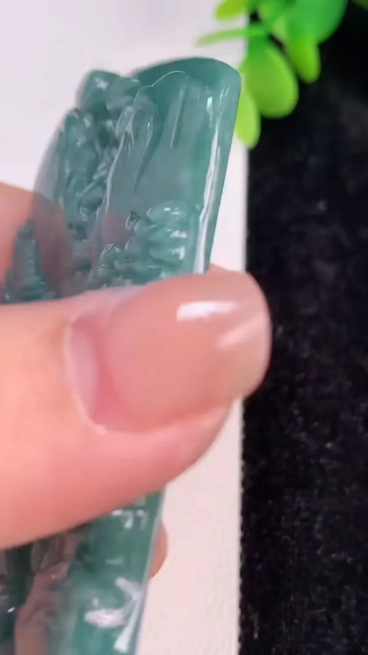 天然A货翡翠蓝水山水观音菩萨吊坠，尺寸68.5-40-6.5，重:40.73g
7月13日